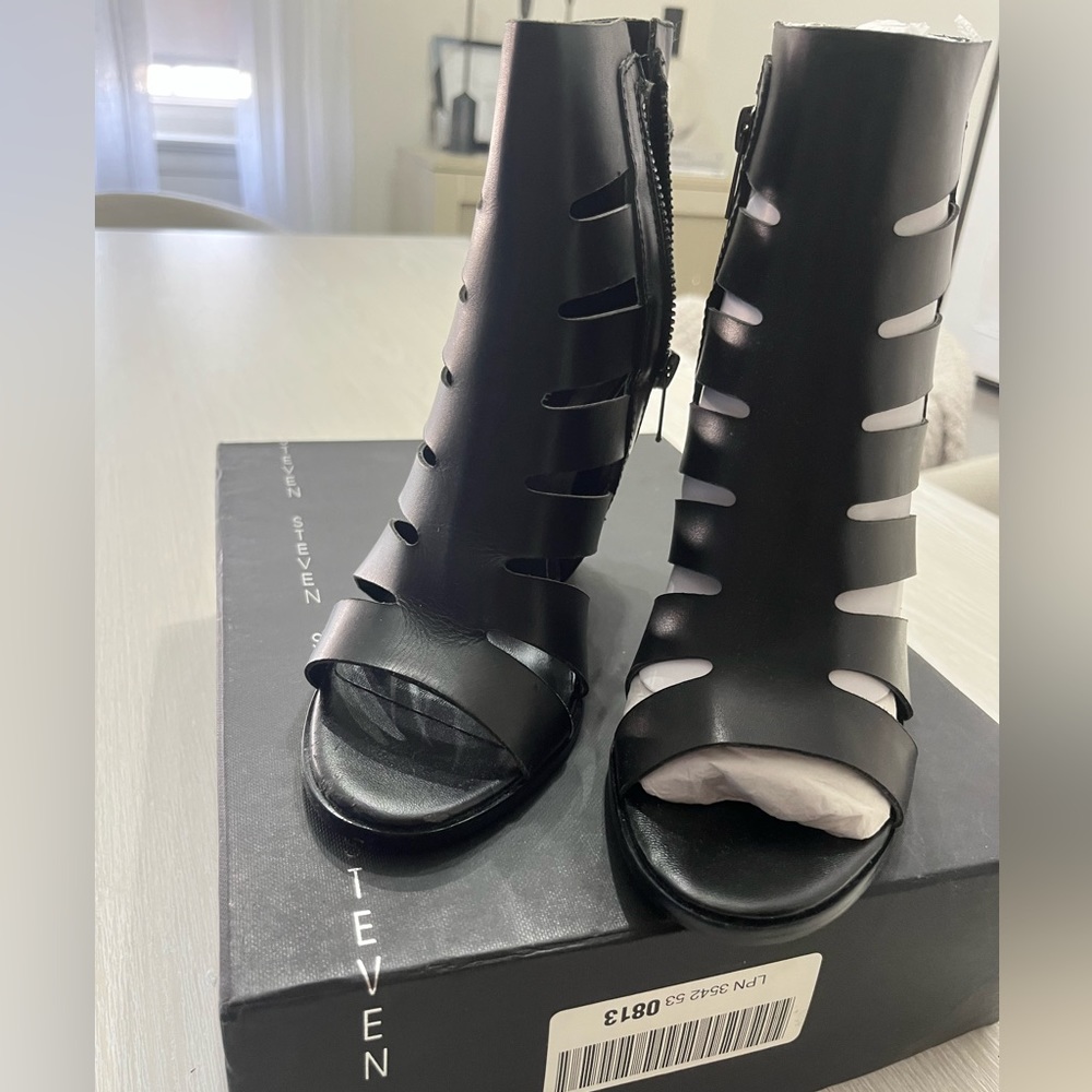 Steve by Steve Madden shoes size 8 BRAND NEW